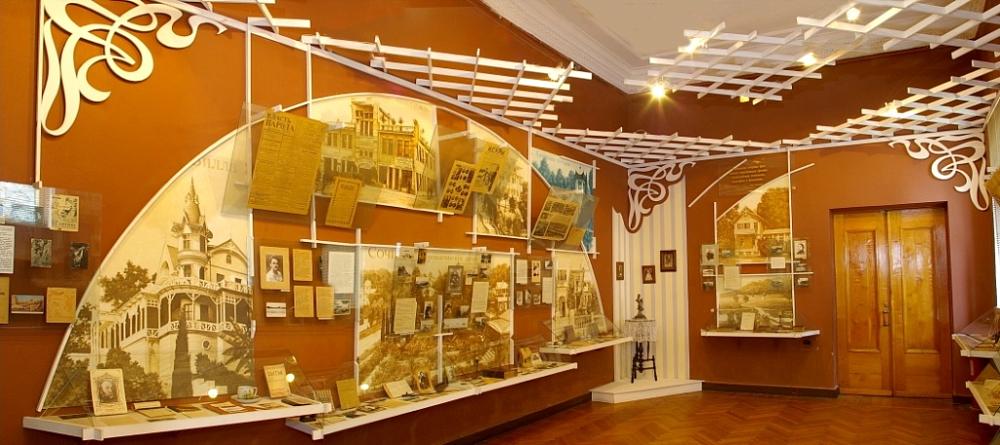 Фрагмент экспозиции "Литературный Сочи" в здании Литературной части музея. 1997 год