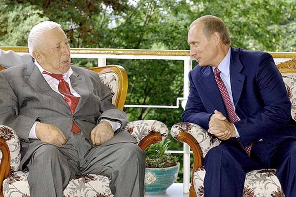 Беседа на веранде.jpg Беседа на веранде.jpg